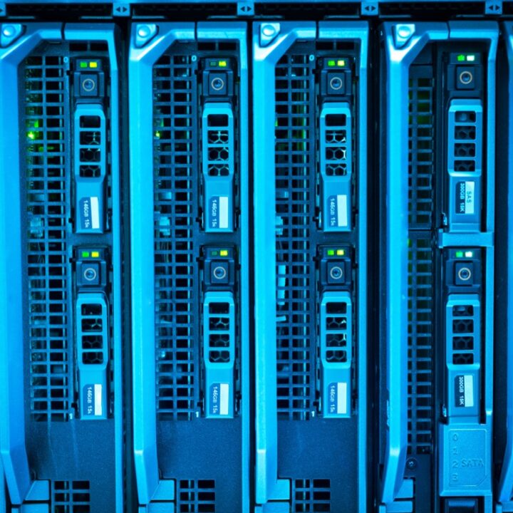 Blue server equipment in a data centre